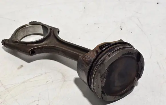 Volvo XC60 Piston with connecting rod 31401210