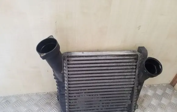Volkswagen Touareg I Intercooler radiator 7L6145803C