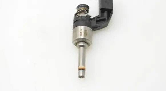 Volkswagen Golf VI Fuel injector 03C906036F