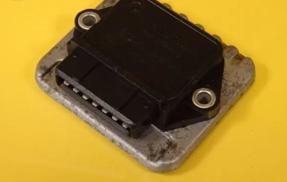 Audi 80 90 S2 B4 Ignition amplifier control unit 191905351B