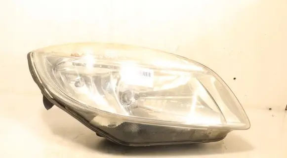 Skoda Fabia Mk2 (5J) Headlight/headlamp E8175