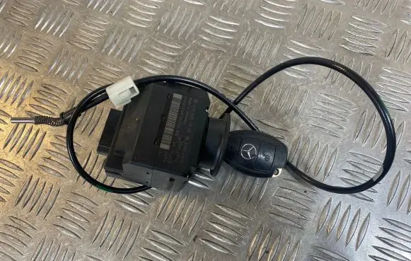 Mercedes-Benz C W203 Ignition lock 2095450908 33002409 33002410