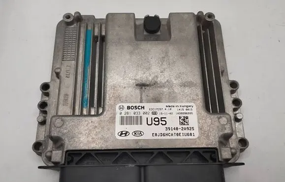 KIA Ceed Engine control unit/module 391402A925 EDC17C57 0281033002