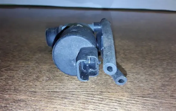 Dacia Sandero Windscreen/windshield washer pump 9641553880