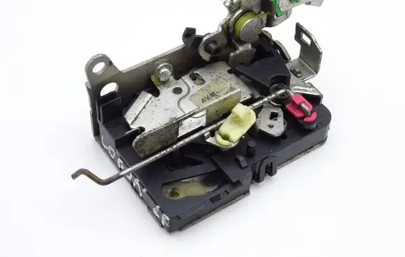 Dacia Logan I Front door lock 