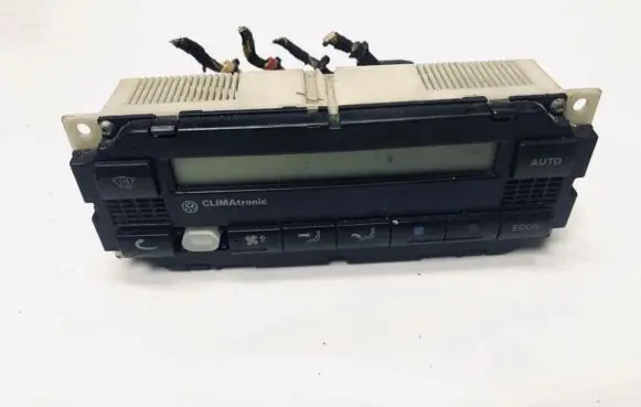 Volkswagen PASSAT B5 Climate control unit 1j1907044 5hb007617
