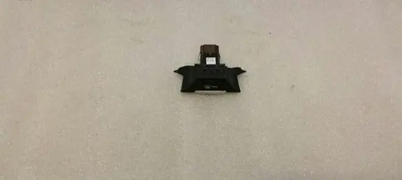 Audi TT TTS RS Mk3 8S Windscreen/window heater switch 8S2927118A