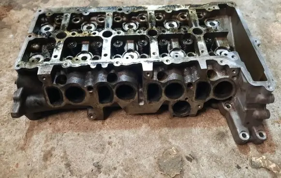 BMW 3 E90 E91 Engine head 779767807