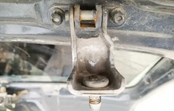 Volkswagen Fox Tailgate/trunk/boot hinge