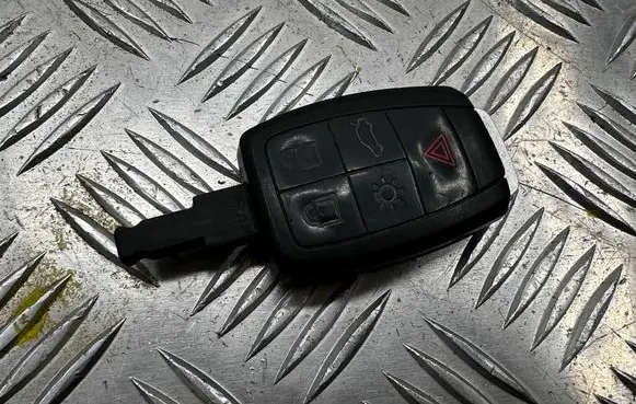 Volvo V50 Ignition key/card 