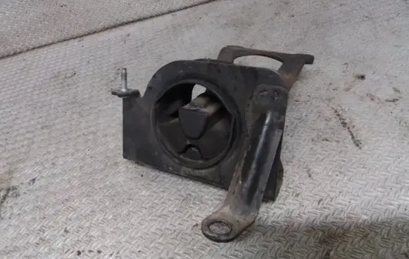 Fiat Idea Engine mount bracket