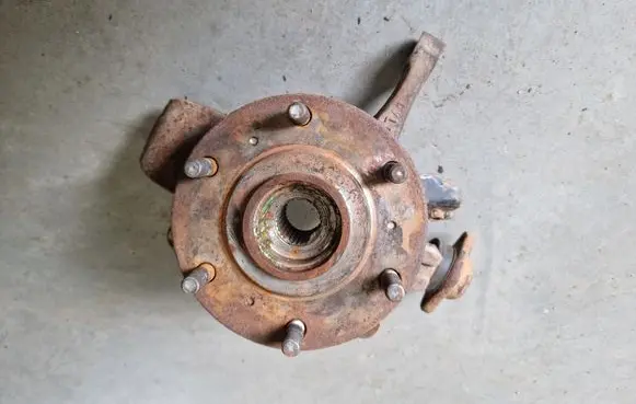 Mitsubishi L200 Front wheel hub spindle knuckle