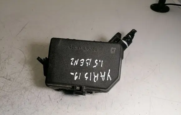 Toyota Yaris Fuse box set 826620DA70