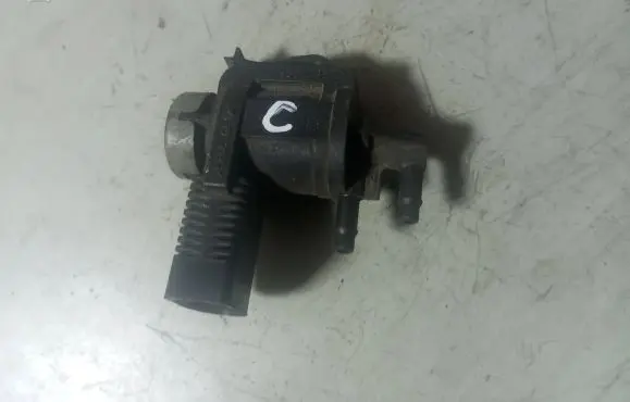 Volkswagen Touran I Turbo solenoid valve 1J0906283C