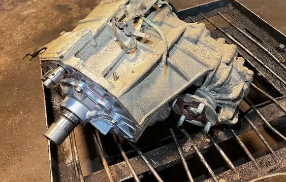 Toyota Land Cruiser (J120) Gearbox transfer box case
