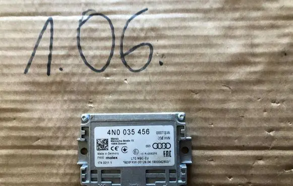 Audi A8 S8 D5 Aerial antenna amplifier 4N0035456