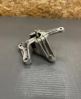 KIA Niro Engine mount bracket 2011218