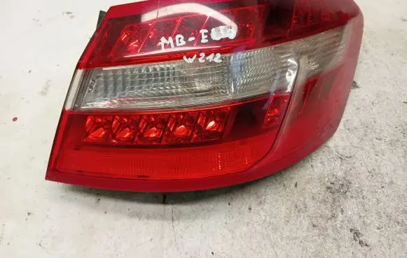 Mercedes-Benz E W212 Rear/tail lights A2129066701 483002 775508