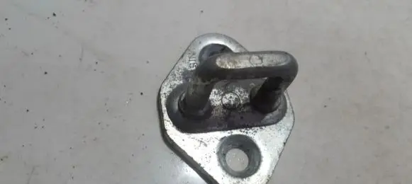 Toyota Avensis Verso Front door lock loop/hook striker 