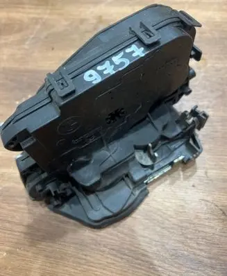 BMW 3 E90 E91 Front door lock 7059974