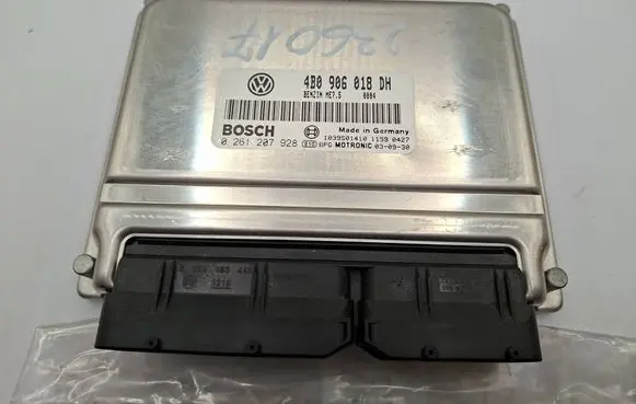 Volkswagen PASSAT B5.5 Engine control unit/module 4B0906018DH 0261207928 1039S01410