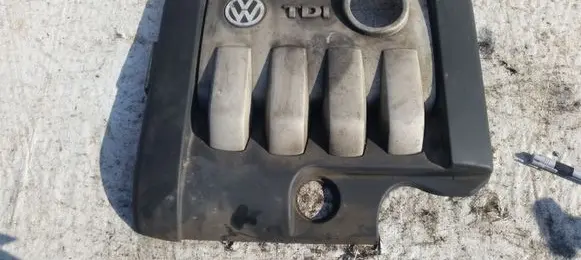 Volkswagen Touran I Engine cover (trim) 03G103925
