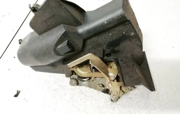 Mercedes-Benz C W202 Rear door lock 2027300535 2027330108
