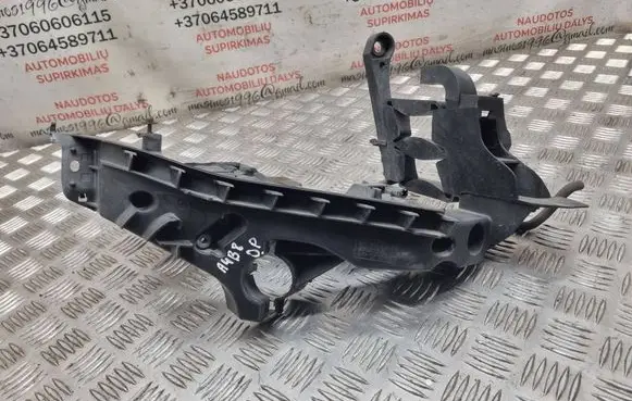Audi A4 S4 B8 8K Headlight/headlamp mounting bracket 8K0805608A