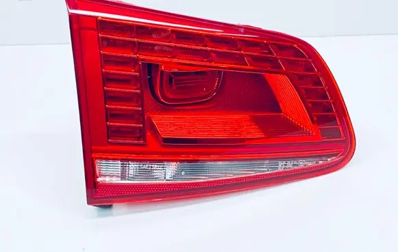 Volkswagen Touareg II Tailgate rear/tail lights 7P6945307