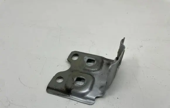 Mercedes-Benz GLA H247 Fender mounting bracket A1778802100