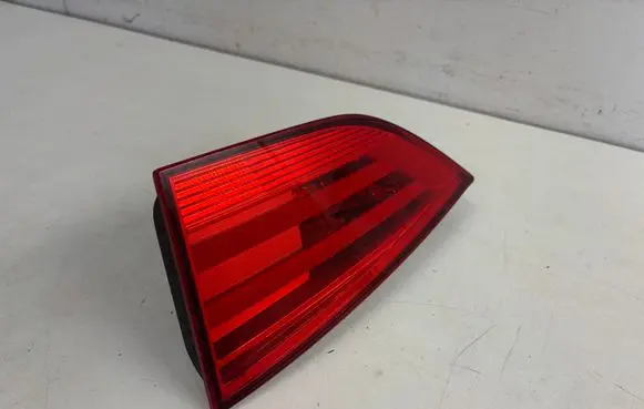 Tailgate rear/tail lights