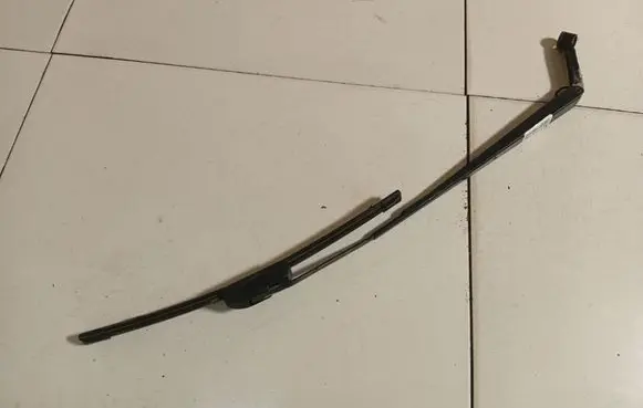 Toyota Avensis T250 Front wiper blade arm