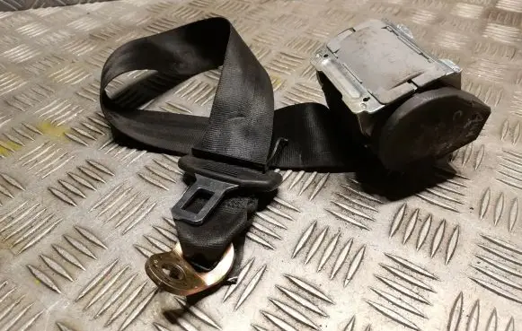 Middle seatbelt (rear)