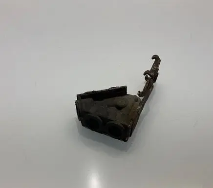 Mercedes-Benz E W211 Air suspension valve block A2113280089 2113280089