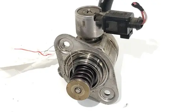 Seat Leon (5F) Fuel injection high pressure pump 04E127025D
