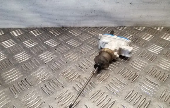 Audi 80 90 S2 B4 Central locking vacuum pump 8A0862153