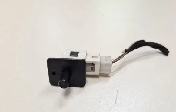Mercedes-Benz E W211 Front door sensor 2028209410