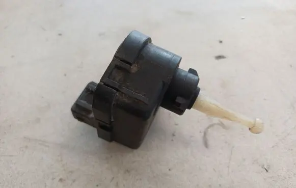 Audi A8 S8 D2 4D Headlight level adjustment motor 4D0941295