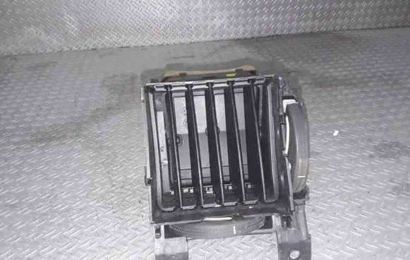Opel Vectra C Dashboard side air vent grill/cover trim