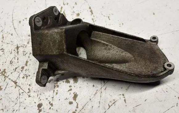 Volvo V60 Gearbox mounting bracket 31370633