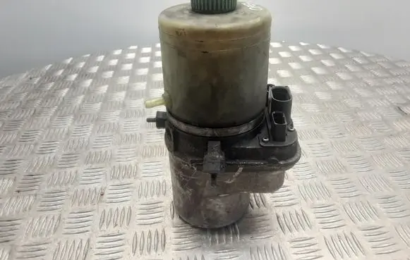 Opel Astra H Power steering pump