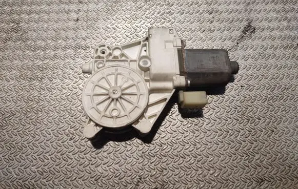 Volkswagen Crafter Front door window regulator motor A0068205542
