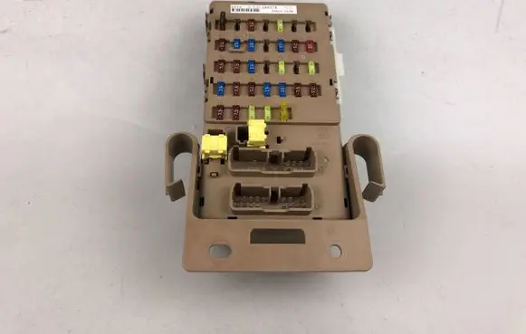 Subaru Outback Fuse module 82201AJ00A