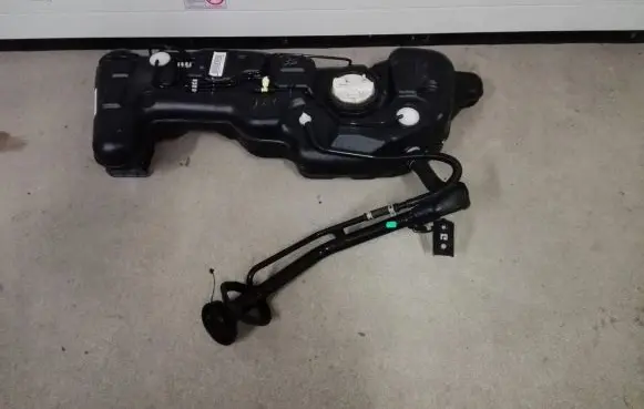 Nissan Pulsar Fuel tank 17201-3ZU0A 17040-1KC0B 172013ZU0A
