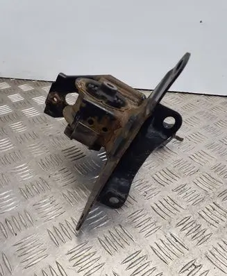 Engine mount bracket