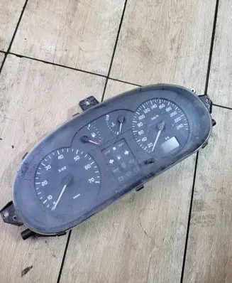 Renault Scenic I Speedometer (instrument cluster) P8200071820 216585907 NS06181104