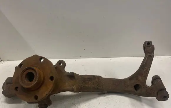Volkswagen PASSAT B5 Front wheel hub 8D0407258