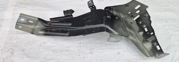 Volvo XC40 Fender mounting bracket 32348652