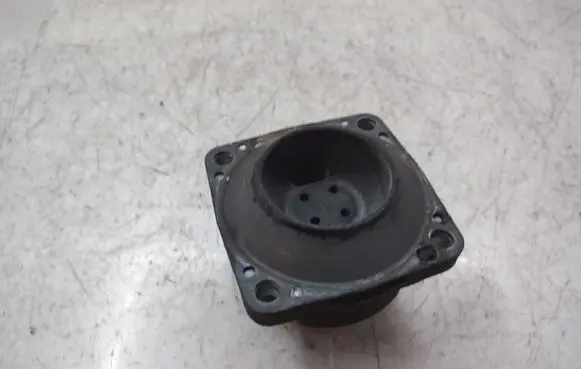 Engine mount bracket