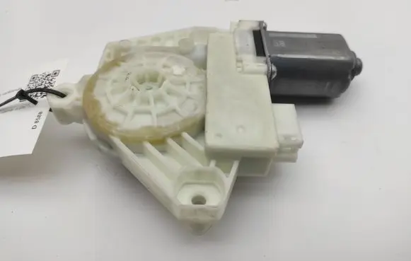Mercedes-Benz E W213 Front door window regulator motor A2139069901